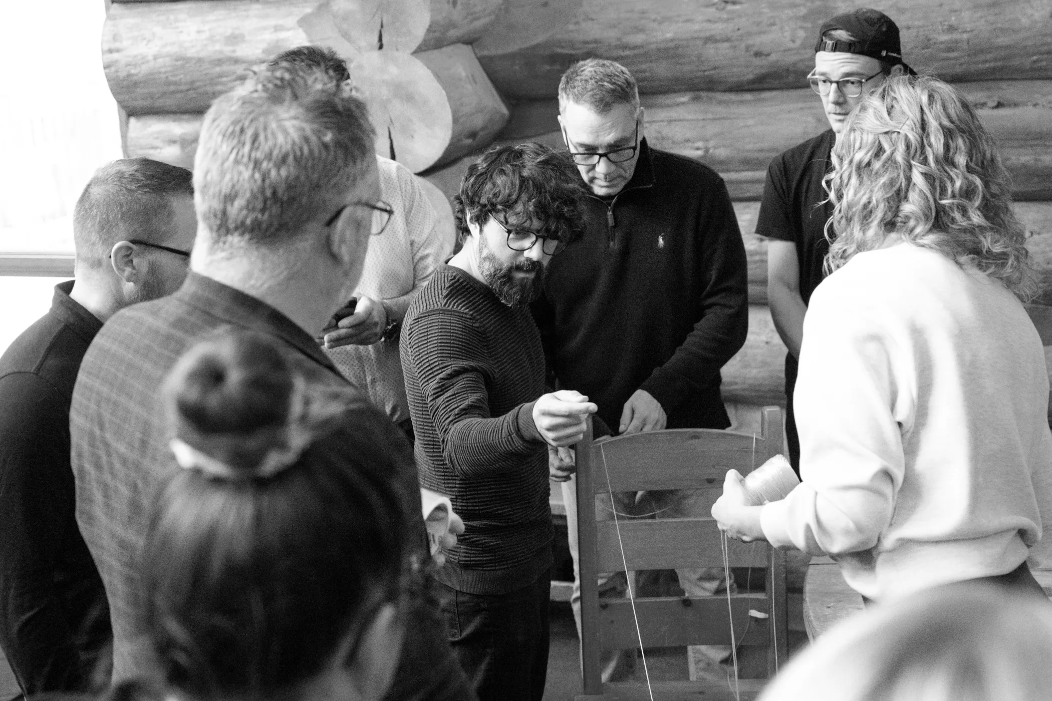 Groupe de personne autour d'une table